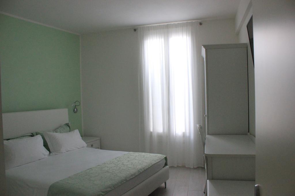 Hotel Punto 41 Peschiera del Garda Esterno foto
